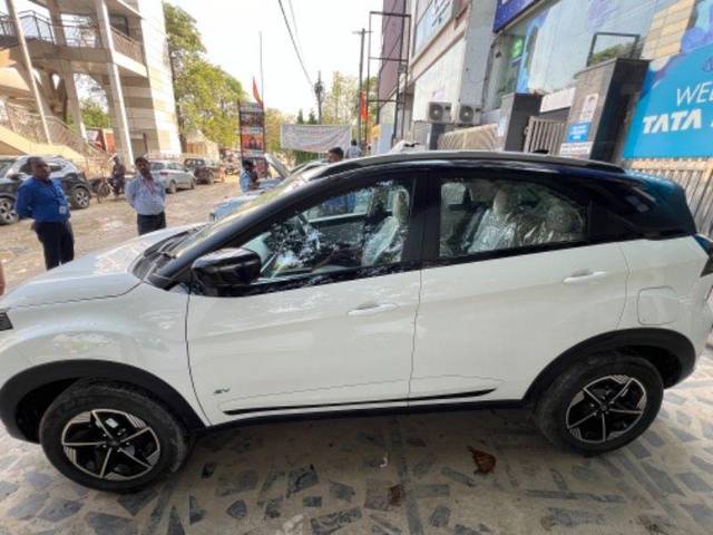 https://images10.gaadi.com/usedcar_image/4013094/original/processed_b7d54ea9-6feb-4b30-afb9-5043f0f72986.jpeg?imwidth=6401