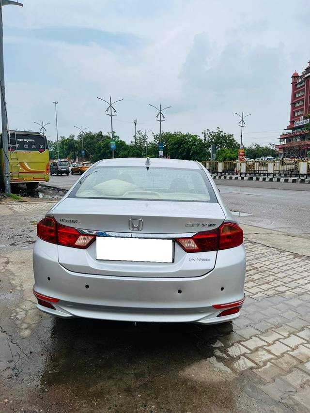 https://images10.gaadi.com/usedcar_image/4016020/original/processed_cbfb725e9ba57fa0c60dfa4328bc1f43.jpg?imwidth=6402