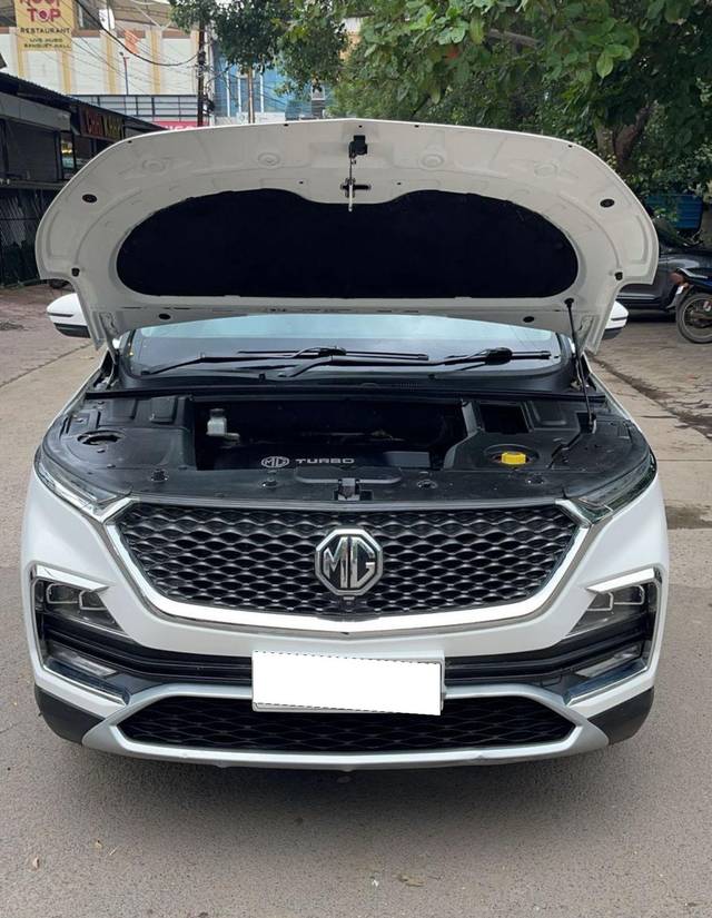 https://images10.gaadi.com/usedcar_image/4017319/original/processed_623845698015279e97a211c3a5b76cea.jpeg?imwidth=6402