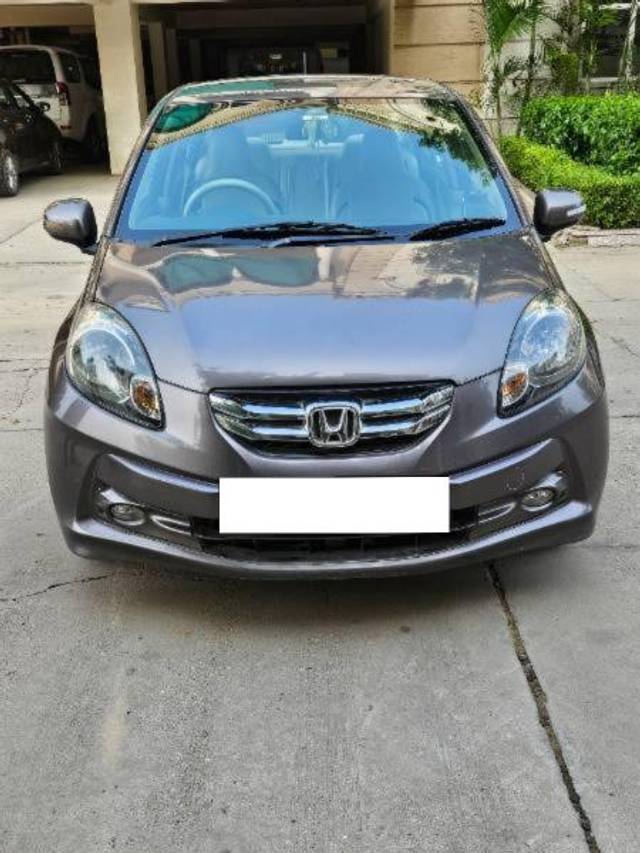 https://images10.gaadi.com/usedcar_image/4017347/original/processed_96edfbfd-dd06-45cb-a9bc-06080252f514.jpg?imwidth=6401