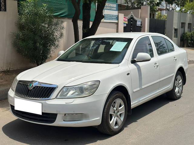 https://images10.gaadi.com/usedcar_image/4017721/original/processed_cc74fdb7eac468e9ee675758ec93efa4.jpg?imwidth=6400