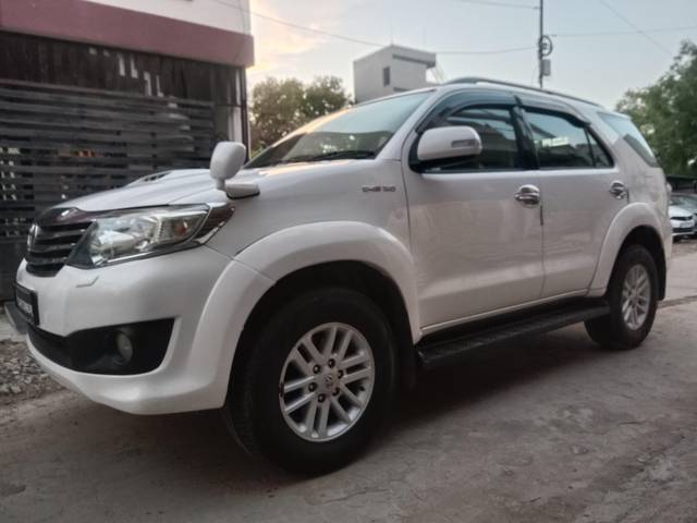 https://images10.gaadi.com/usedcar_image/4018336/original/processed_056ce6ca35b1d7e1d8f3798aba8936e0.jpg?imwidth=6400