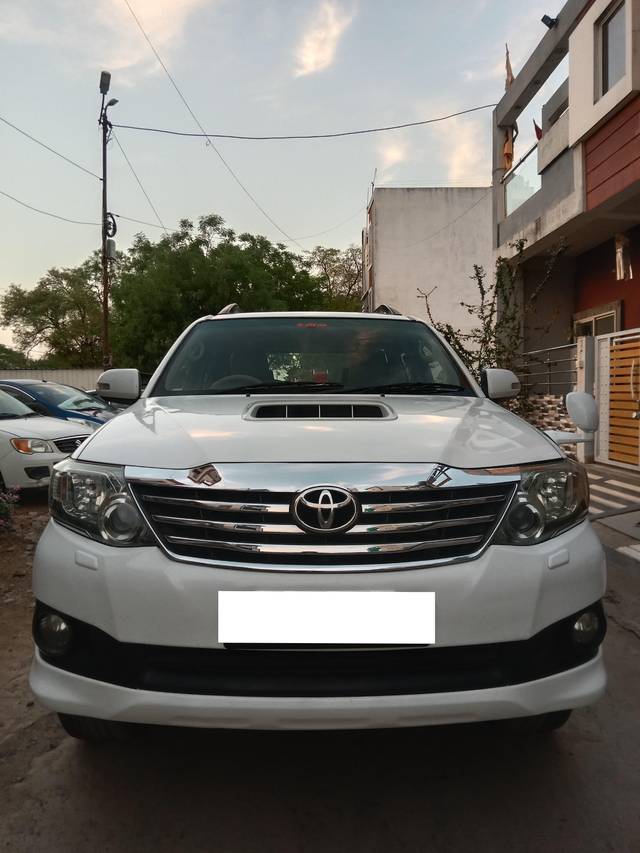 https://images10.gaadi.com/usedcar_image/4018336/original/processed_38d6b7104d0e79d41b65182f86859c15.jpg?imwidth=6402