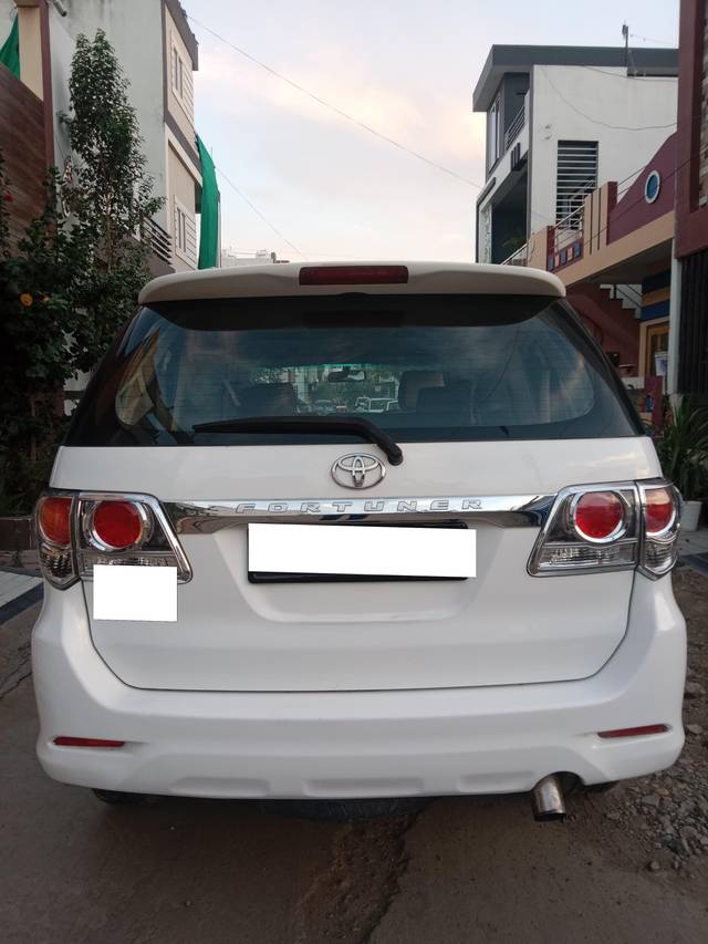 https://images10.gaadi.com/usedcar_image/4018336/original/processed_dc4b5f3c2abc8e759e63f6a9b8118130.jpg?imwidth=6401