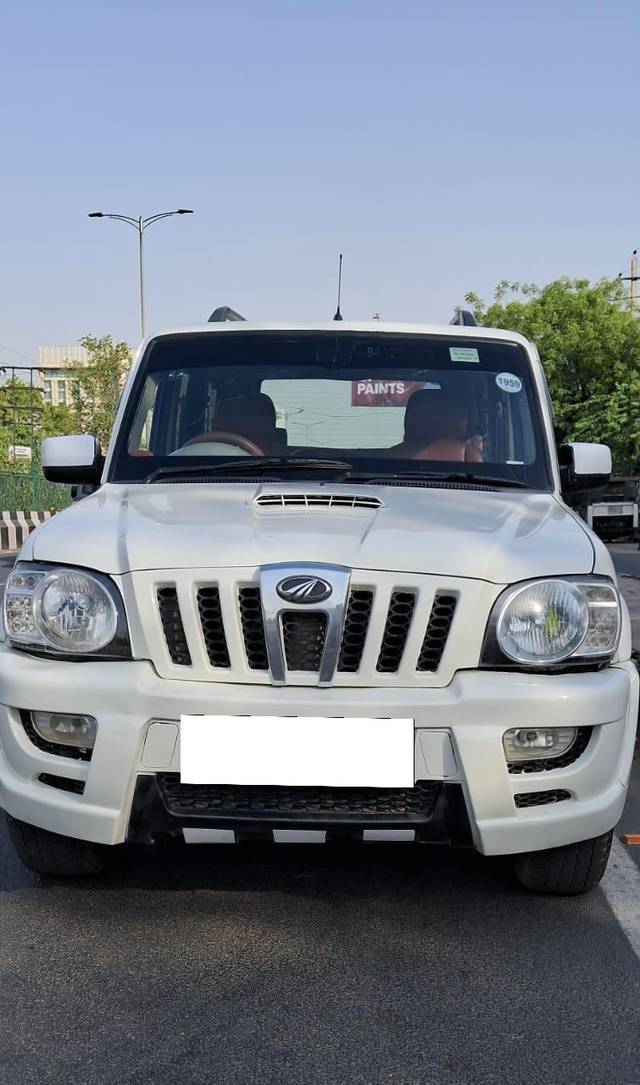 https://images10.gaadi.com/usedcar_image/4018632/original/processed_51576c7ce9d7aa79b1b07eb217ec42e4.jpg?imwidth=6401