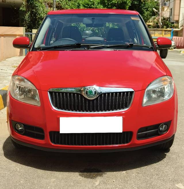 https://images10.gaadi.com/usedcar_image/4019549/original/processed_90e5f3222554f3986387b2e4e1793c6f.jpg?imwidth=6400