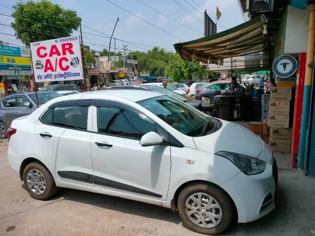 https://images10.gaadi.com/usedcar_image/4020357/original/processed_4e3b6d83-acc3-453b-ad43-76a9f4e4f94a.jpg?imwidth=6402