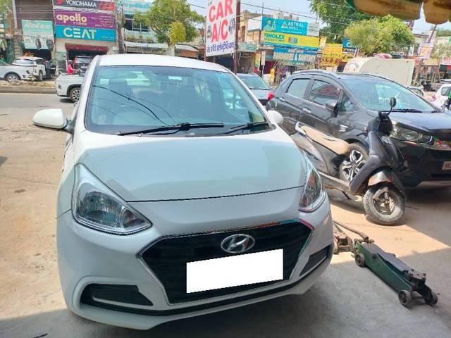 https://images10.gaadi.com/usedcar_image/4020357/original/processed_af5d9ca2-734e-43f5-b75c-398ca6bd6fec.jpg?imwidth=6400