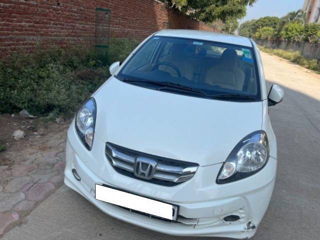 https://images10.gaadi.com/usedcar_image/4021009/original/processed_063bcd7a-3422-48c1-adfb-e663f6332020.jpeg?imwidth=6400