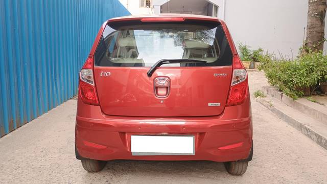 https://images10.gaadi.com/usedcar_image/4021037/original/processed_601487e6a81af61cea2aeec107e5d968.jpg?imwidth=6402