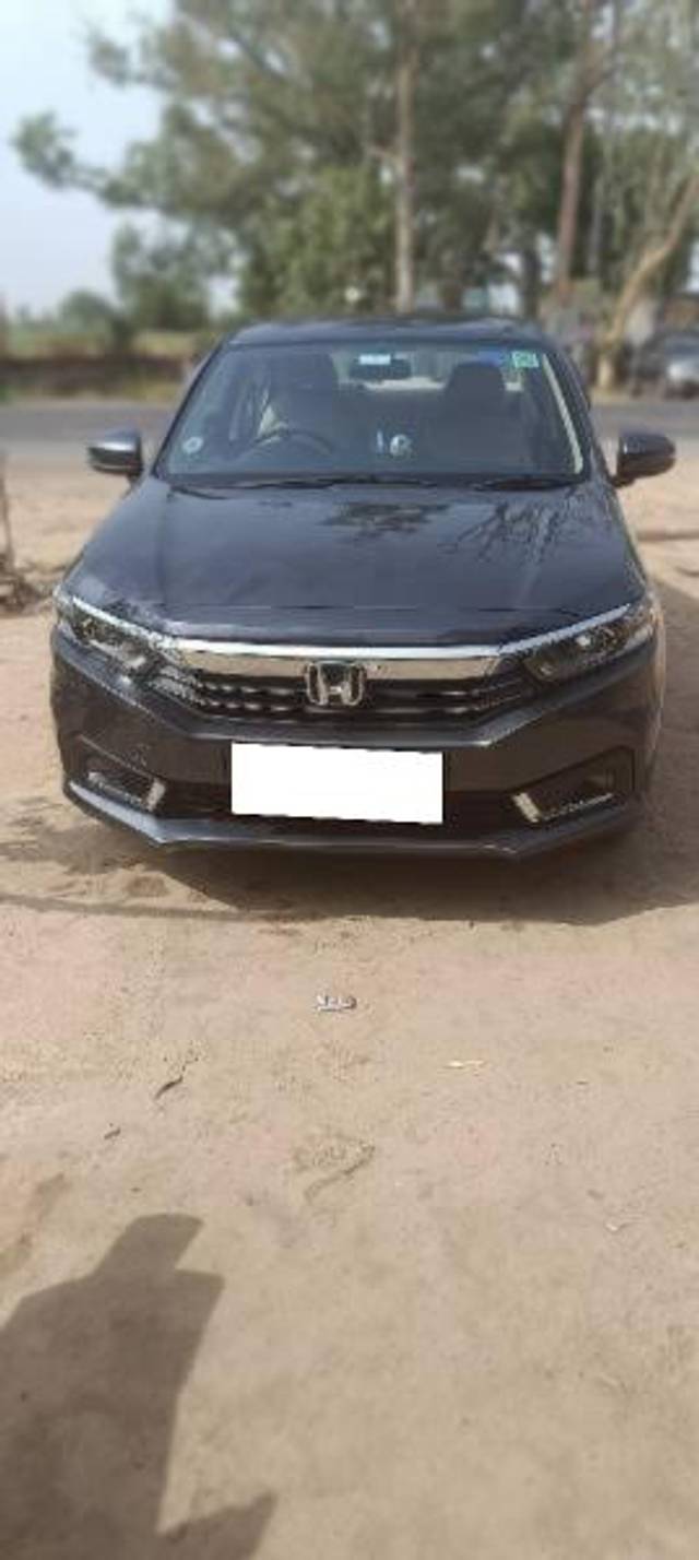 https://images10.gaadi.com/usedcar_image/4021081/original/processed_1652838b-0bf5-4116-b194-6132aa3968f2.jpg?imwidth=6400