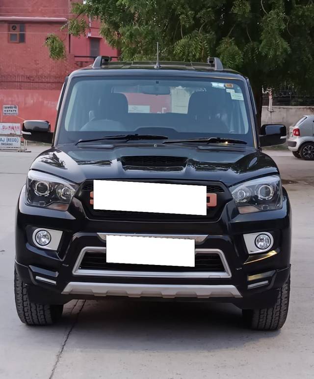 https://images10.gaadi.com/usedcar_image/4021140/original/processed_de21dbfe80f0f173f06e5f9035eca1b9.jpg?imwidth=6402