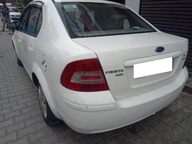 https://images10.gaadi.com/usedcar_image/4021187/original/processed_6bdf510a-2c9e-4ba8-84ac-8ea92927a52f.jpeg?imwidth=6402