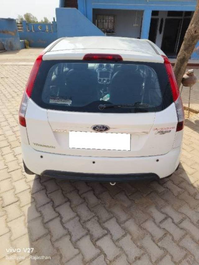 https://images10.gaadi.com/usedcar_image/4021355/original/processed_c30a5c30-36d7-4f06-81c1-a31f6f639dee.jpg?imwidth=6402