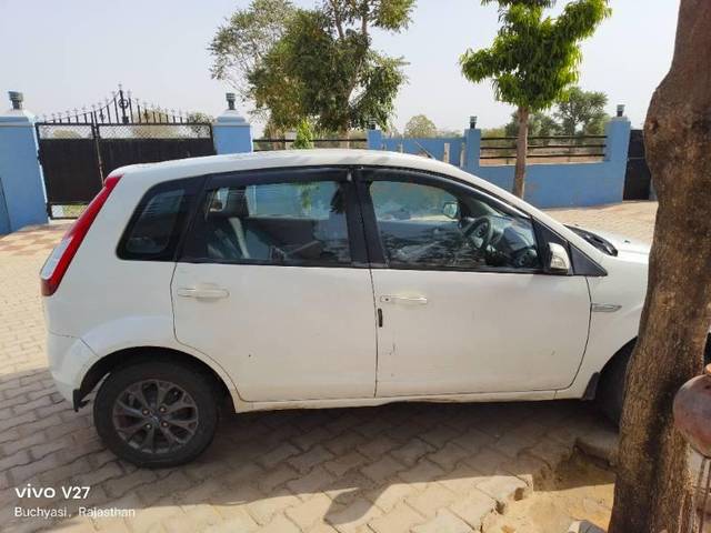 https://images10.gaadi.com/usedcar_image/4021355/original/processed_c540f05a-0afd-4f27-b91e-76f34e658709.jpg?imwidth=6401