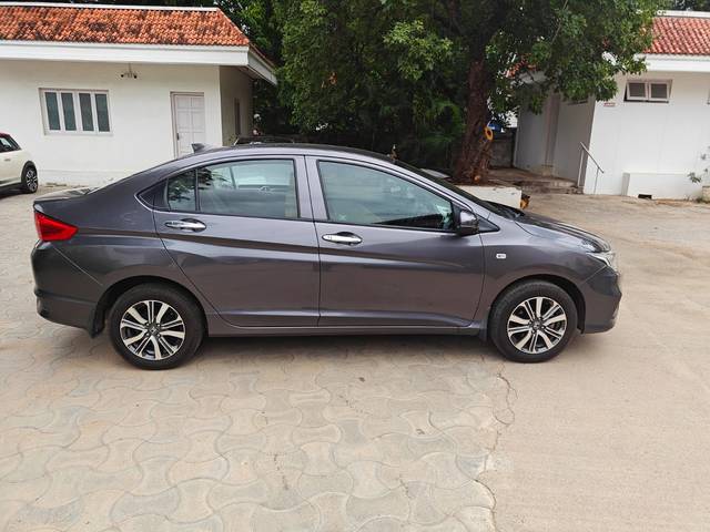 https://images10.gaadi.com/usedcar_image/4021483/original/5dcc735baf215901cb56a9167ec26028.jpeg?imwidth=6401