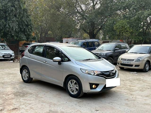 https://images10.gaadi.com/usedcar_image/4022034/original/processed_aeec60d497a4ee2b367ee715efd563d8.jpg?imwidth=6400