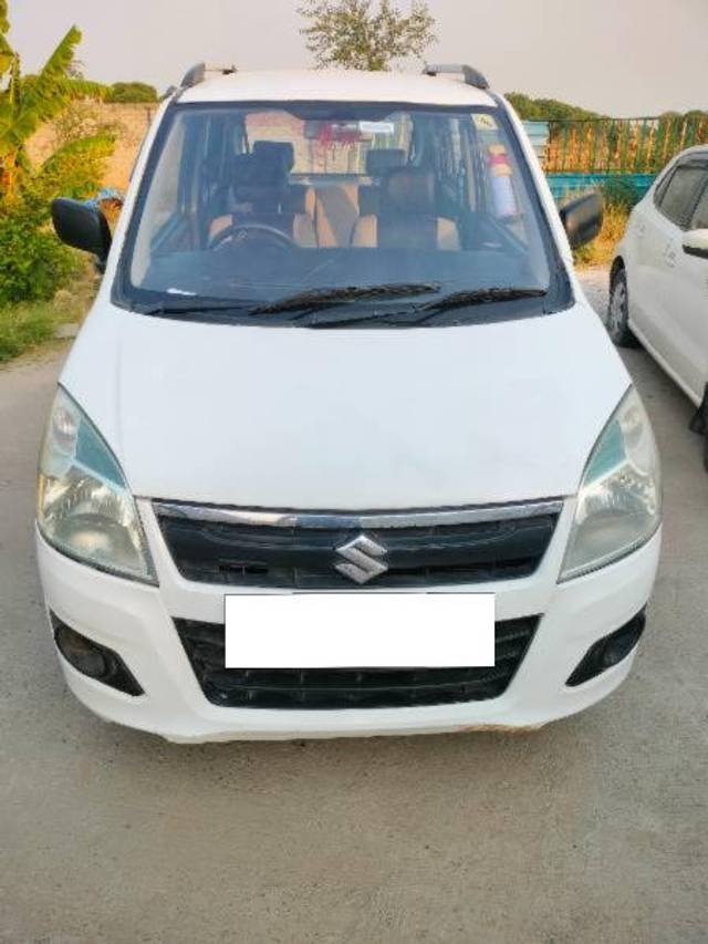 https://images10.gaadi.com/usedcar_image/4022489/original/processed_0fb310a5-ac64-43ae-8eb5-a4cbff0fa422.jpg?imwidth=6402