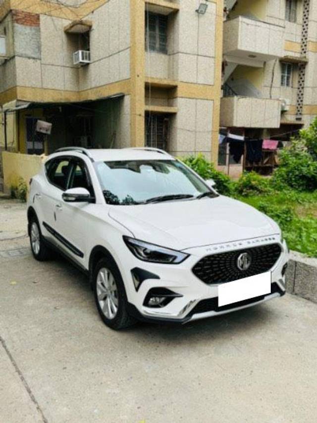 https://images10.gaadi.com/usedcar_image/4022760/original/processed_33f87e60-2741-4e3a-b617-baec5479b45d.jpg?imwidth=6400