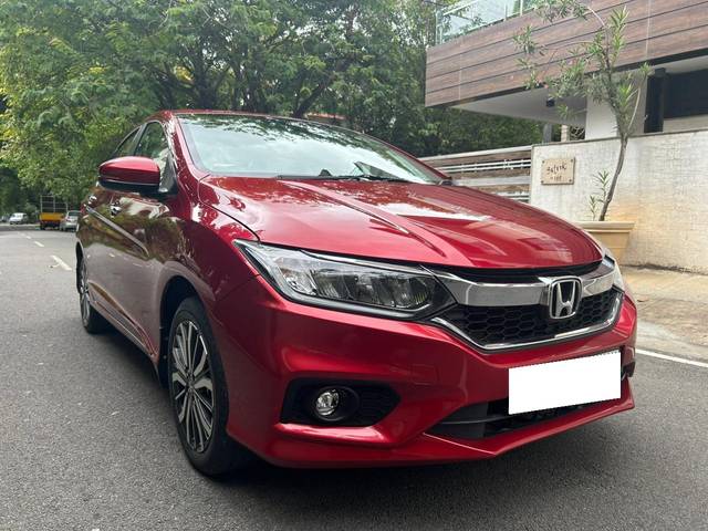 https://images10.gaadi.com/usedcar_image/4023059/original/processed_2015e5090fc018ca4b03fd15b6189821.jpg?imwidth=6400