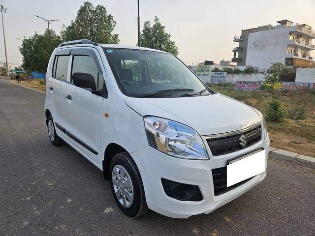 https://images10.gaadi.com/usedcar_image/4023089/original/processed_52adb38aaecffb6d8a2e48a4add894cc.jpg?imwidth=6400