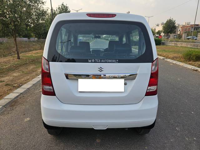 https://images10.gaadi.com/usedcar_image/4023089/original/processed_567ff7972f2773929d7d2881f7145c7e.jpg?imwidth=6401