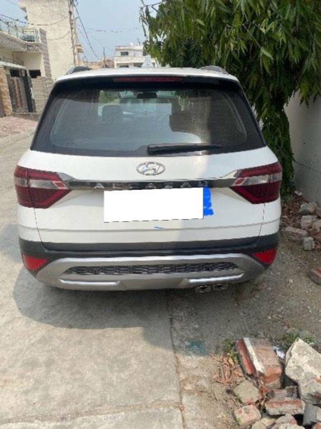 https://images10.gaadi.com/usedcar_image/4023128/original/processed_45807d64-ce76-4c74-a30d-6c389aeed15e.jpg?imwidth=6401