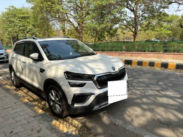 https://images10.gaadi.com/usedcar_image/4023204/original/processed_3ea39491-9aef-43bf-af81-14295595090a.jpeg?imwidth=6400