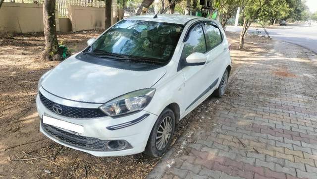 https://images10.gaadi.com/usedcar_image/4023678/original/processed_ef6af7bc-3483-4f97-880a-5cd04ad9fda0.jpg?imwidth=6400