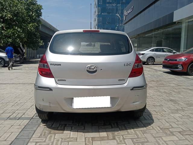 https://images10.gaadi.com/usedcar_image/4023944/original/processed_6cbce200af68be0f3bb8330b67f8153a.jpeg?imwidth=6402