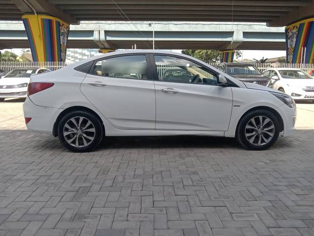 https://images10.gaadi.com/usedcar_image/4023955/original/processed_40ffb45601f872139b71c7249d187942.jpeg?imwidth=6401