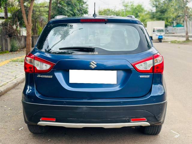 https://images10.gaadi.com/usedcar_image/4023981/original/processed_00c27609ecd8f69f36ed2ecd29b274c9.jpg?imwidth=6402