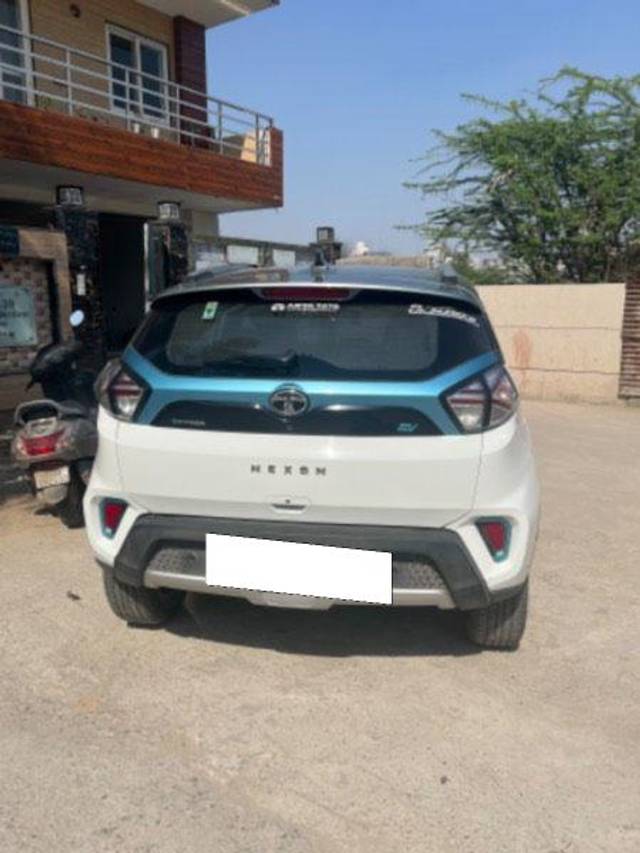 https://images10.gaadi.com/usedcar_image/4024039/original/processed_3ef918de-d9b1-41c3-9178-badbfb750b92.jpeg?imwidth=6401