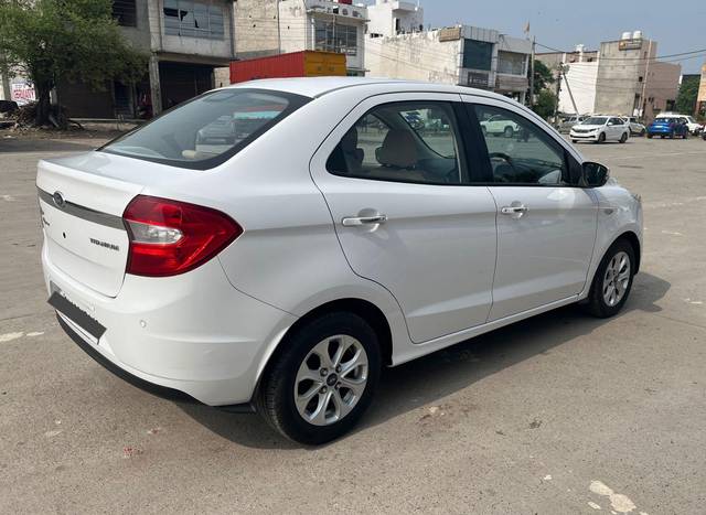 https://images10.gaadi.com/usedcar_image/4024383/original/processed_d4b6f607523fdf449c218093accf1824.jpg?imwidth=6401