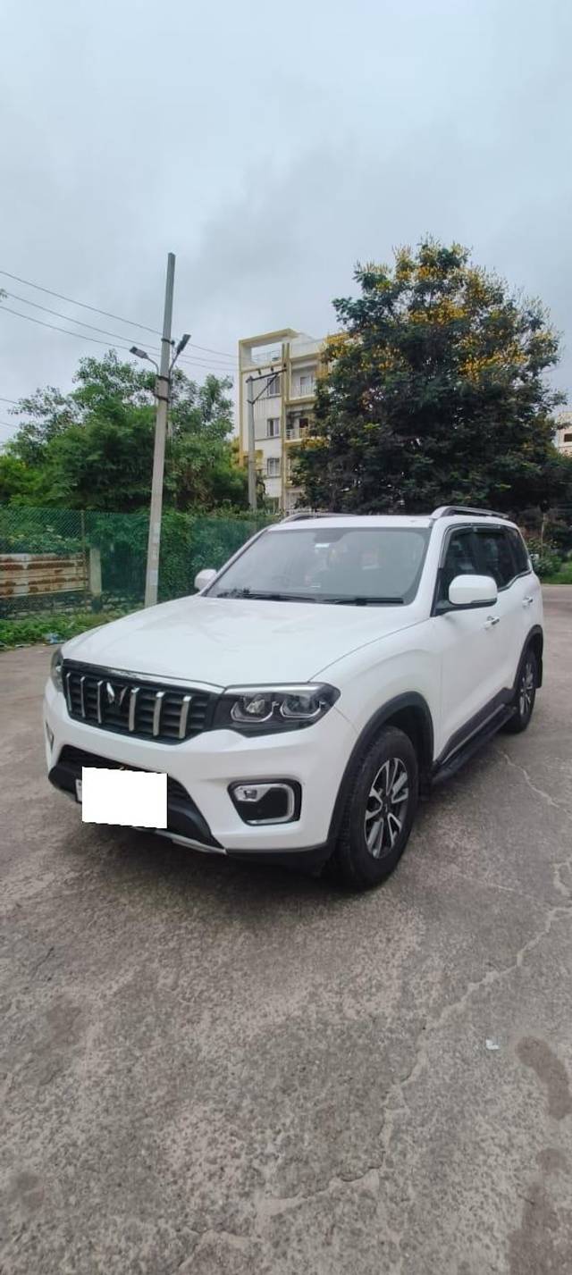 https://images10.gaadi.com/usedcar_image/4024567/original/processed_7a45ef98b95d8cca5a9dfb9a769476d2.jpg?imwidth=6400