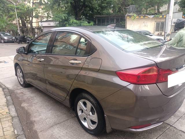 https://images10.gaadi.com/usedcar_image/4025655/original/processed_a15d48553a50754895da0a483862a248.jpg?imwidth=6402