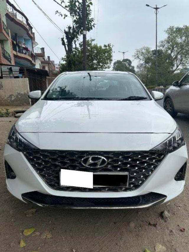 https://images10.gaadi.com/usedcar_image/4026419/original/processed_d0c1c234-8972-47f5-aa40-07c3f0bc2343.jpg?imwidth=6402