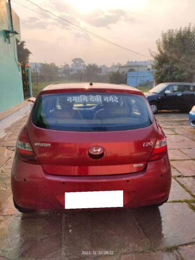 https://images10.gaadi.com/usedcar_image/4026664/original/processed_40c594af-3de0-413a-b41c-8800d2afaae8.jpg?imwidth=6401