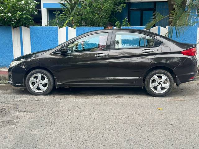 https://images10.gaadi.com/usedcar_image/4026987/original/1a67b19e4fe9d9334be71c2e5776f03e.jpeg?imwidth=6402