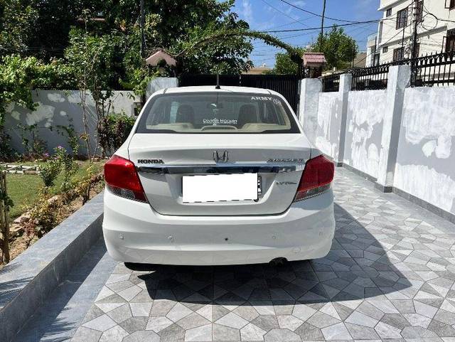 https://images10.gaadi.com/usedcar_image/4026990/original/processed_3822b744-b26e-4fdf-821d-87e13a23dad8.jpeg?imwidth=6402