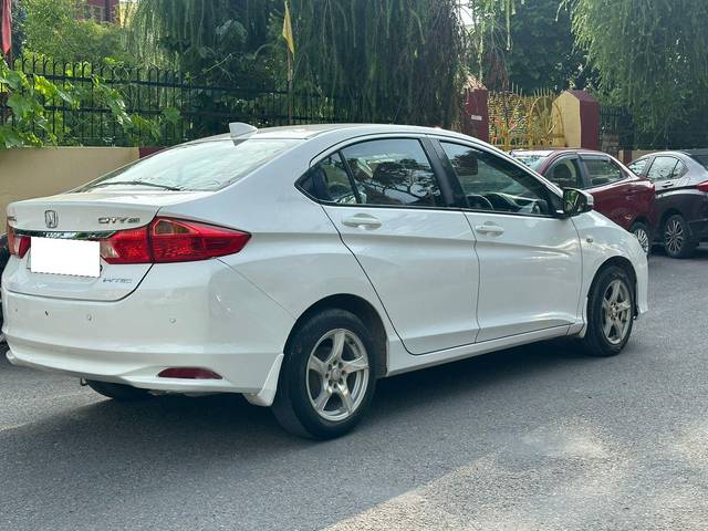 https://images10.gaadi.com/usedcar_image/4026996/original/processed_f061c45e960ac147b3d948b78ddf6951.jpeg?imwidth=6401