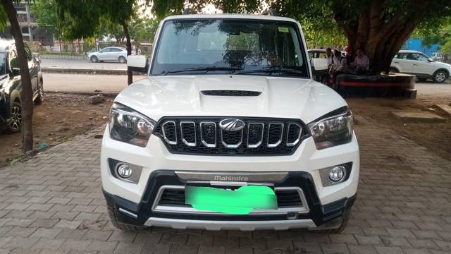 https://images10.gaadi.com/usedcar_image/4027144/original/processed_b3ff13c4388a53c1f80457408f54778f.jpg?imwidth=6402