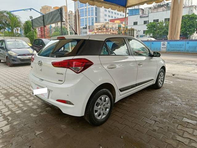 https://images10.gaadi.com/usedcar_image/4027147/original/processed_2613a43e435d66bb3c23ebabc67715c7.jpeg?imwidth=6402