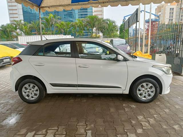 https://images10.gaadi.com/usedcar_image/4027147/original/processed_27434218ebf47131f99384cb57a121c7.jpeg?imwidth=6401