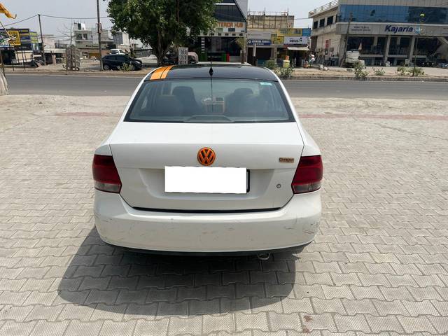 https://images10.gaadi.com/usedcar_image/4027591/original/processed_fbd4b42445fc192a94564b4cc72f6418.jpg?imwidth=6402