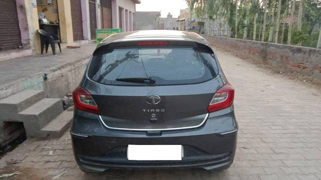 https://images10.gaadi.com/usedcar_image/4028273/original/processed_7fd1cf3d-b946-4607-aa3d-c8340b53f929.jpg?imwidth=6401