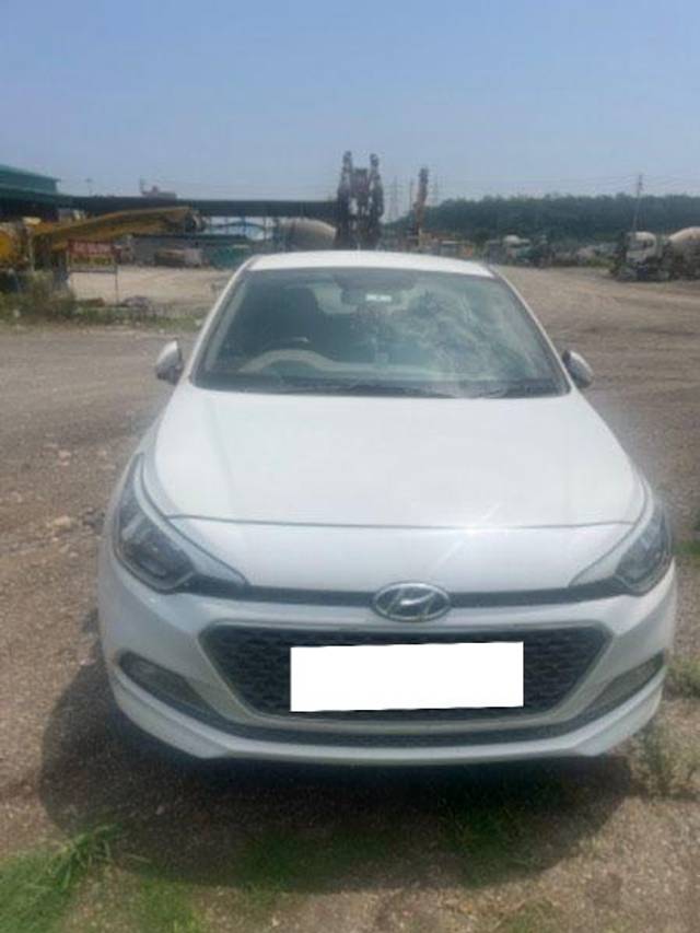 https://images10.gaadi.com/usedcar_image/4028378/original/processed_1adf9259-7cba-488e-86d1-6edcb381af73.jpeg?imwidth=6402