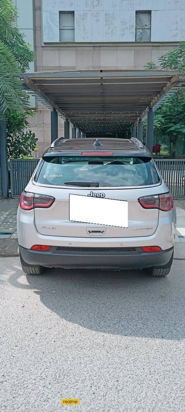 https://images10.gaadi.com/usedcar_image/4029014/original/processed_82866db2bc05124d8f51132b2f88de3e.jpg?imwidth=6402