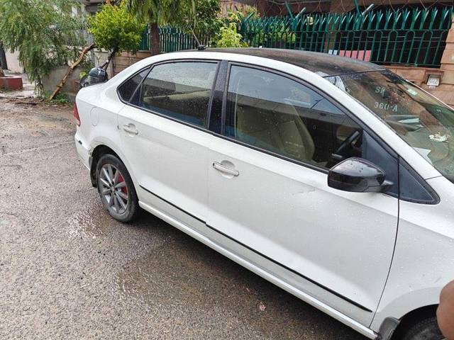 https://images10.gaadi.com/usedcar_image/4029087/original/processed_23f74460-b531-485e-a216-ba50d6eeb47d.jpg?imwidth=6401