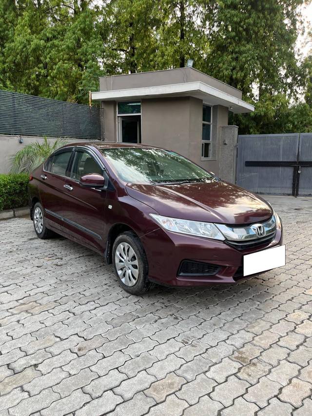 https://images10.gaadi.com/usedcar_image/4029121/original/processed_06340ba3176fc8eee6463ebc128b5a8d.jpg?imwidth=6400